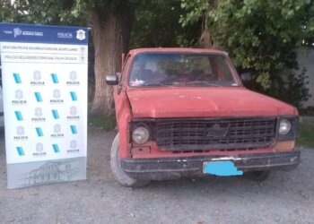La policía de Villa Cacique secuestró una camioneta