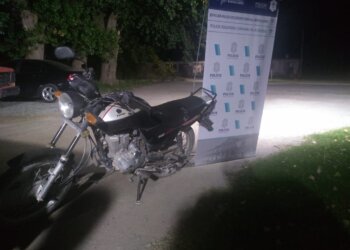 Un menor de edad de JN Fernández conducía una moto sin documentación