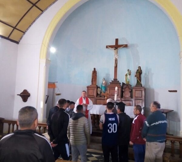 Celebraron la Pascua de Resurrección en la capilla Nuestra Señora del Carmen de la Unidad N°2