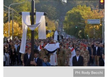 Multitudinaria procesión en Semana Santa