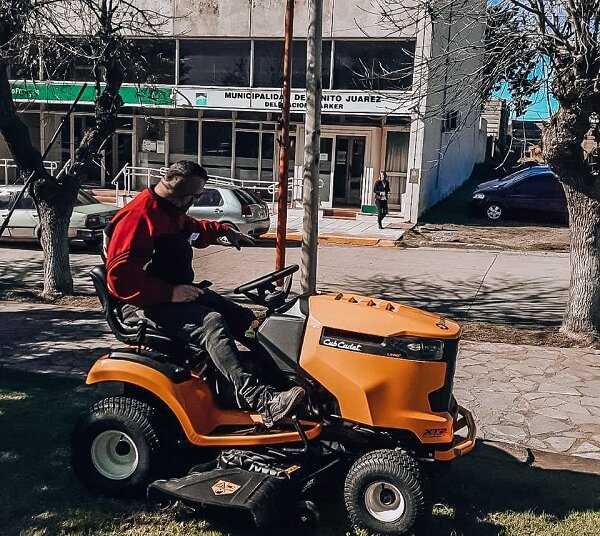 El Municipio adquirió un Mini Tractor para servicios de Barker