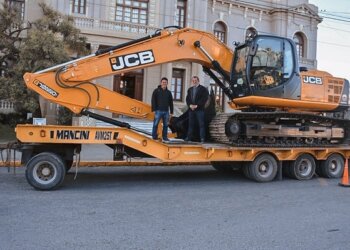 El Municipio de Benito Juárez exhibió frente al Palacio Municipal la nueva retro excavadora