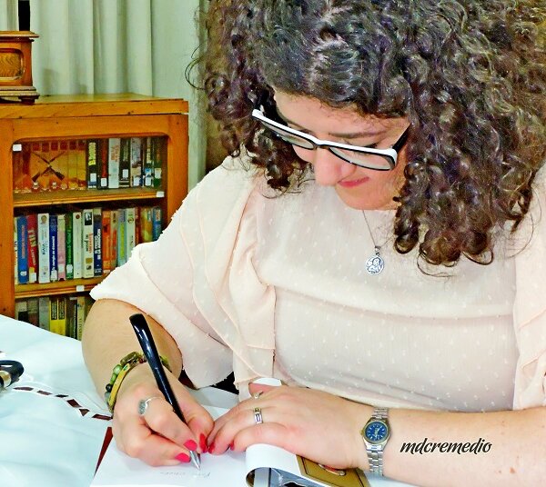 Florencia Menna presentó su best Seller “Cumple tu Sueño” y “Memorias de una Flor”