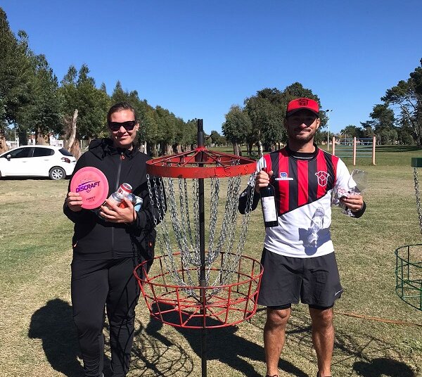 Luciano Silva y Vilma Andersen campeones del Torneo de Disc Golf