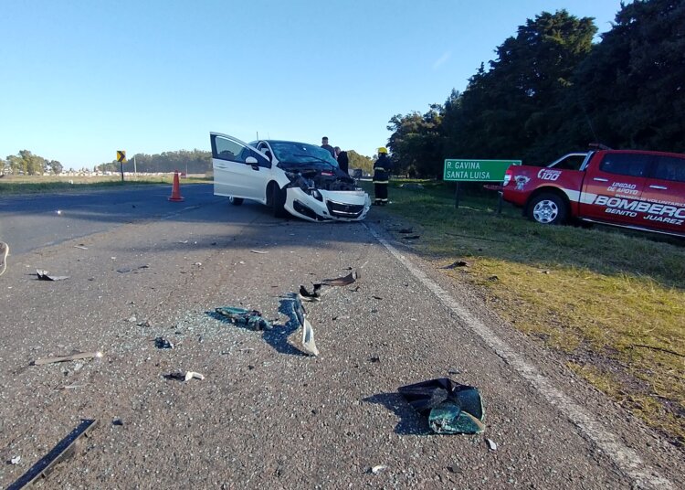 Un auto y un camión chocaron en la ruta nacional 3