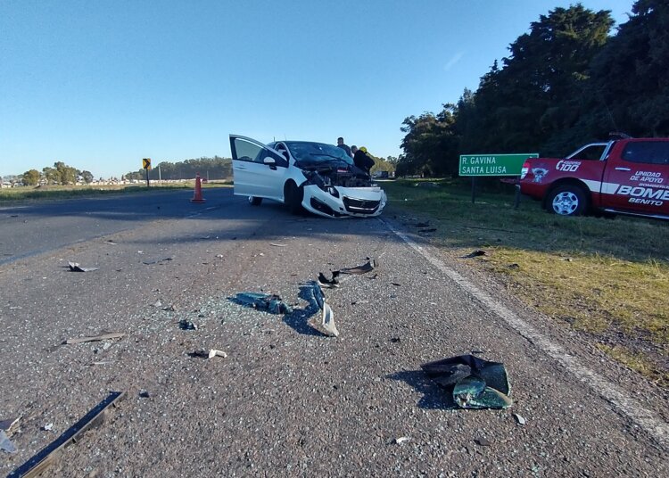 Un auto y un camión chocaron en la ruta nacional 3