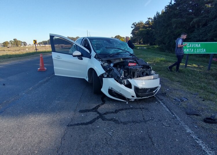 Un auto y un camión chocaron en la ruta nacional 3