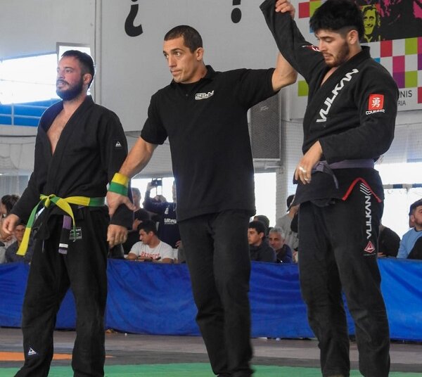 Julián Ayame en lo más alto de la Serie Bonaerense de Jiu Jitsu