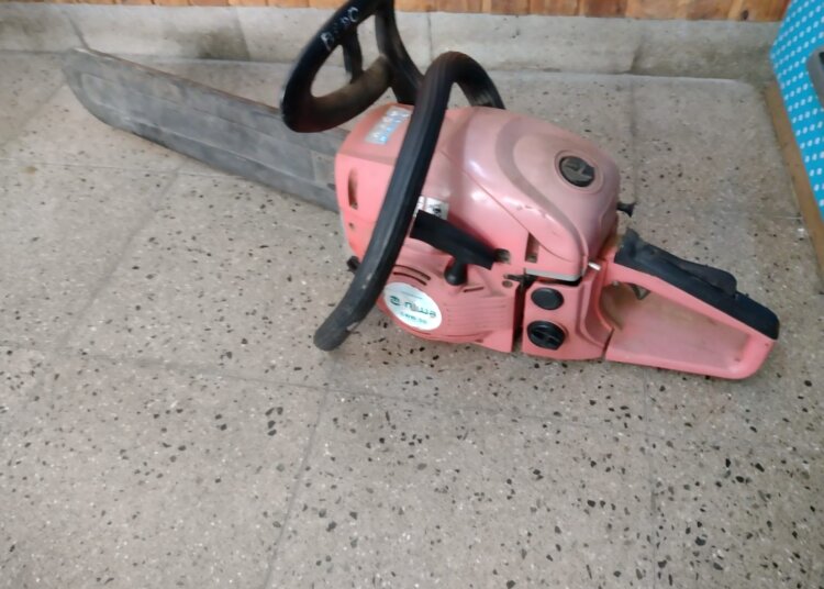 Aprehendieron a un hombre luego de robar una motosierra