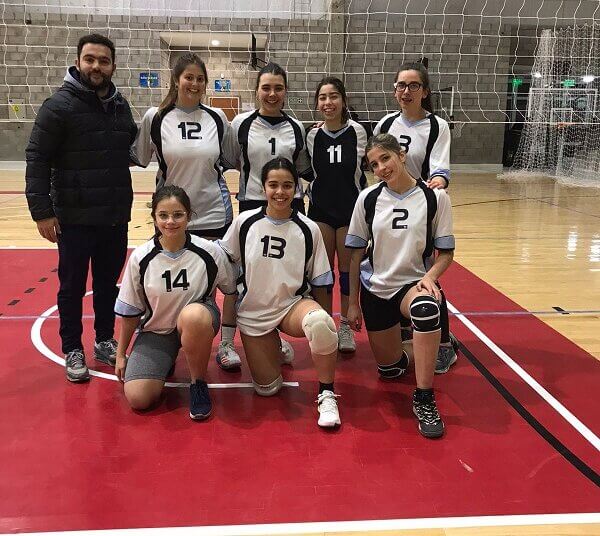 Los equipos femeninos de la Escuela Municipal de Vóley se enfrentan hoy en el Polideportivo