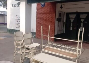 Se entregó mobiliario a establecimientos educativos