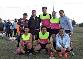 Tamo Chelo fue el campeón del Seven Mixto de Hockey que organizó Juarense