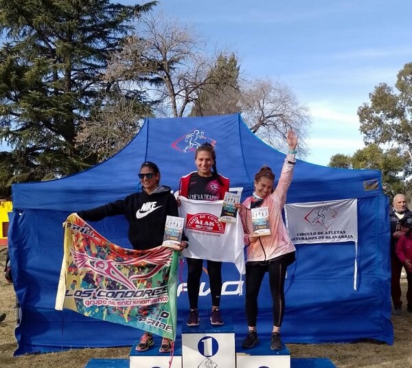 Podio para Maira Cardoso de la Cueva Training en el Cross La Isla