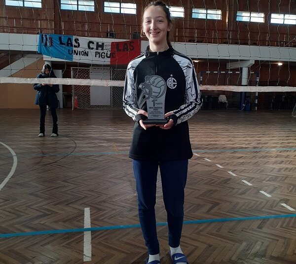 Estudiantes campeón en Sub 16 en Pigue, con Agustina Illia entre las titulares