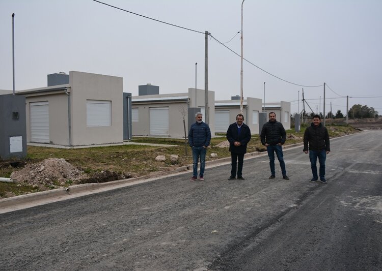 El Intendente Marini observó el avance de obra del barrio de la quinta 2 de 40 viviendas