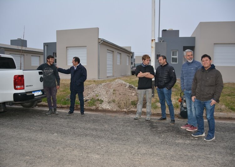 El Intendente Marini observó el avance de obra del barrio de la quinta 2 de 40 viviendas