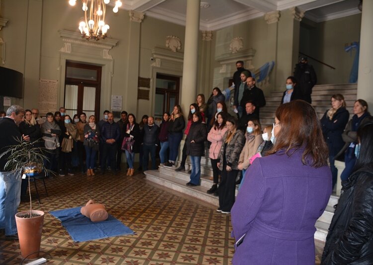 Dio comienzo la capacitación de RCP y uso del desfibrilador en dependencias del municipio
