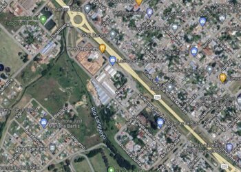 Hallan en un descampado a una menor atada de pies y manos