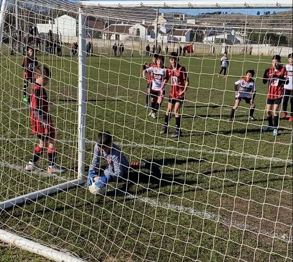 Arrancaron las finales del Infantil, la 10ma de Juarense perdió 2 a 1 con Independiente