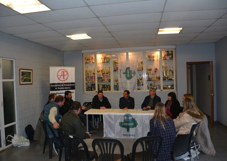 El ministro Rodríguez visitó Despertares y se reunió con directivos y cooperadora de la escuela Agropecuaria