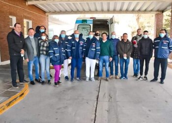 Entrega de camperones a trabajadores de la salud