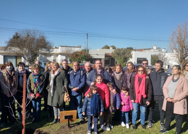 La promoción 70´recordó a sus compañeros con el árbol de «La Eternidad»