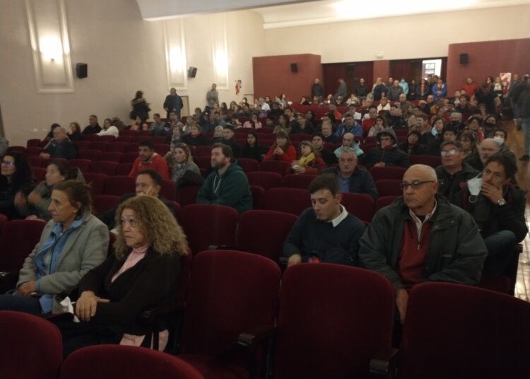 Se realizó la charla debate con la presencia del Dr. Romero