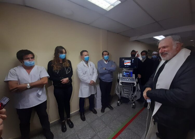 La Asociación Amigos del Hospital hizo entrega de un ecógrafo de alta definición