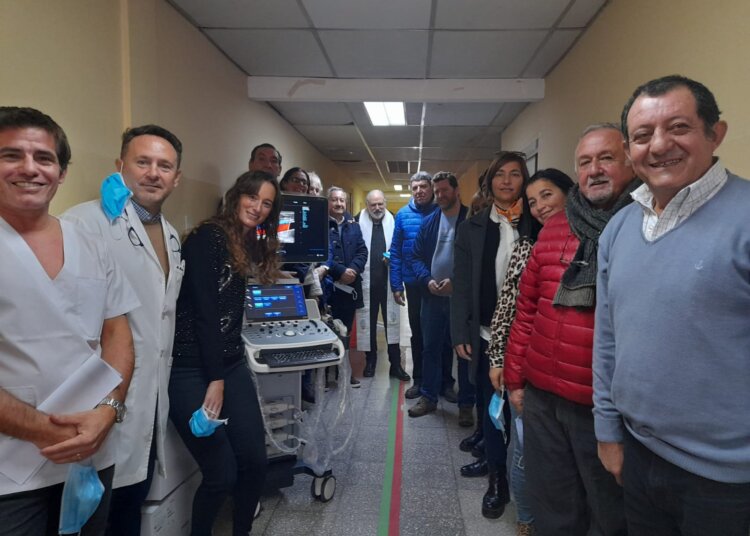 La Asociación Amigos del Hospital hizo entrega de un ecógrafo de alta definición
