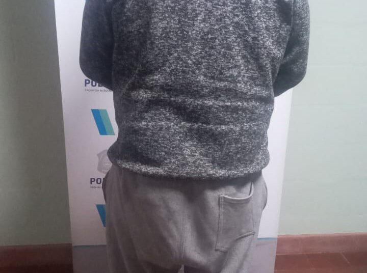 En el acceso a Barker fue detenido un hombre con estupefacientes y arma de guerra