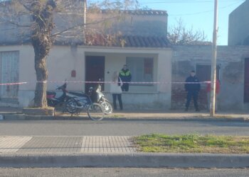 Hallaron a una mujer sin vida dentro de una vivienda