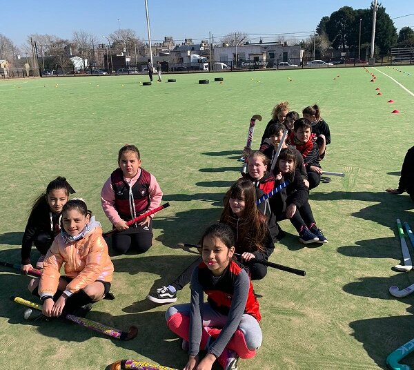 Las Indias Hockey participaron de un Encuentro Mixto en Estudiantes de Olavarría