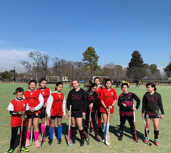Las Indias Hockey participaron de un Encuentro Mixto en Estudiantes de Olavarría