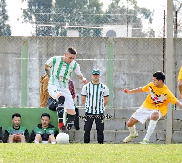 Argentino perdía con Ateneo, lo empató en el final con goles de Arguello y Fournier