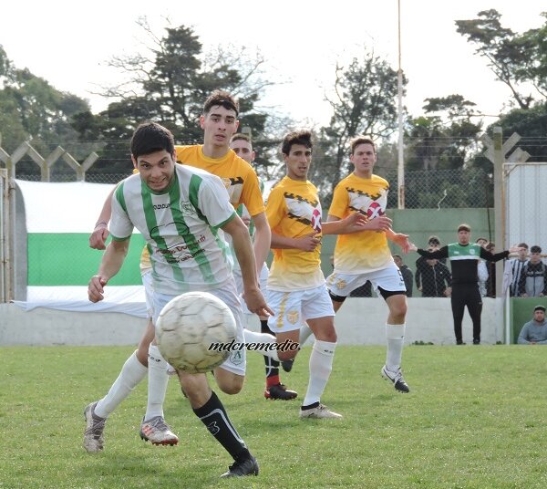 Argentino perdía con Ateneo, lo empató en el final con goles de Arguello y Fournier