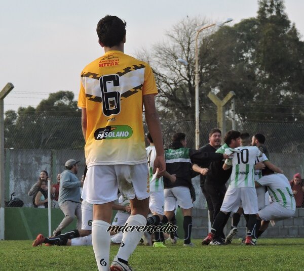 Argentino perdía con Ateneo, lo empató en el final con goles de Arguello y Fournier