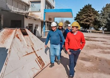 El Intendente junto a funcionarios de su gabinete visitó la empresa CAMUATI SAIC.