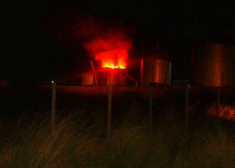 Incendio en una secadora cerealera en la Planta de Monteros Hnos
