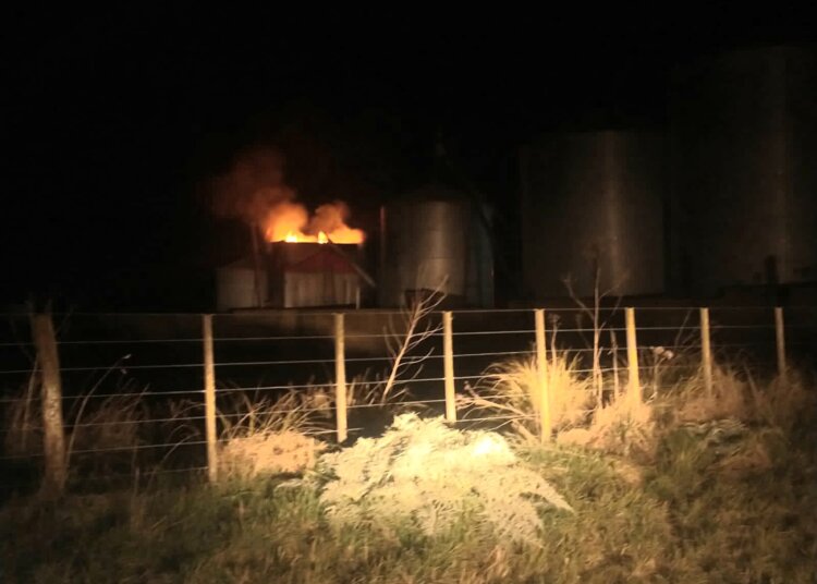Incendio en una secadora cerealera en la Planta de Monteros Hnos
