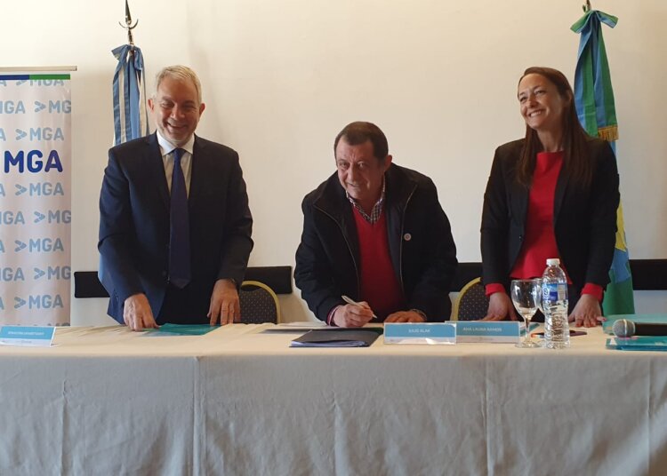 El intendente firmó el convenio de Ley Ética publica y transparencia de la provincia