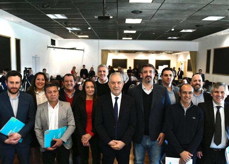 El intendente firmó el convenio de Ley Ética publica y transparencia de la provincia