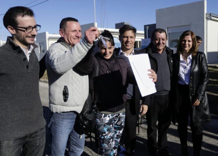 Kicillof entregó 40 viviendas en Benito Juárez