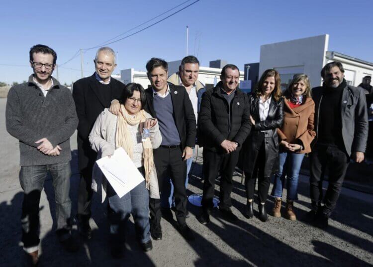 Kicillof entregó 40 viviendas en Benito Juárez