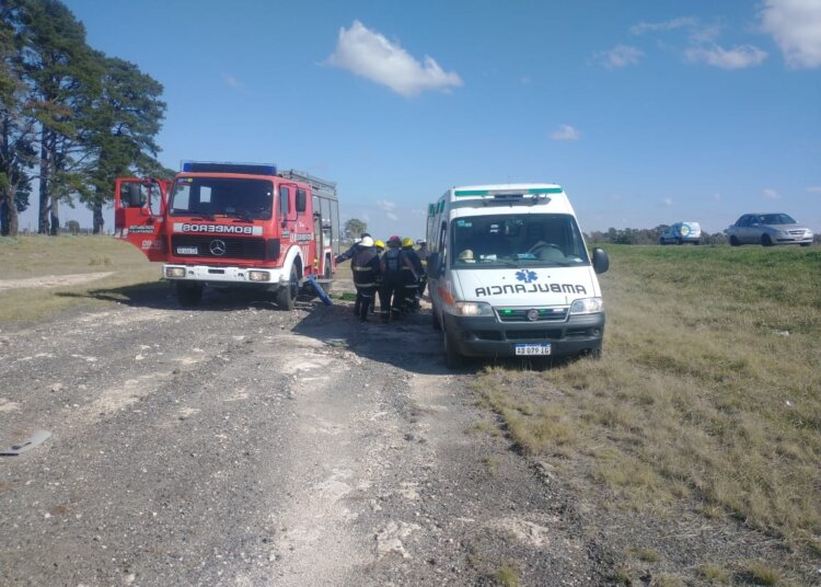 Accidente entre un auto y una camioneta sobre ruta 3
