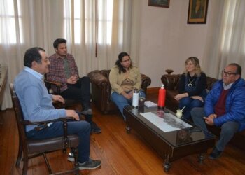 Representantes de la Escuela Secundaria Ministro Zarini se reunieron el Intendente