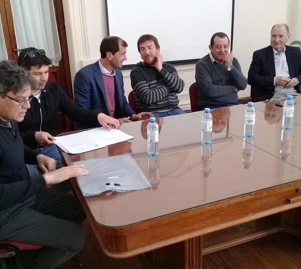 Se firmo plan de obra para la construcción de un playón polideportivo en el Club Argentino