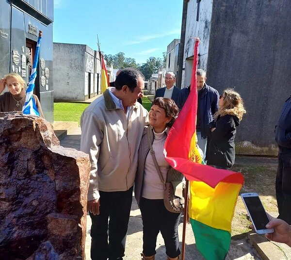 Se rindió homenaje a los inmigrantes fallecidos en el Cementerio local