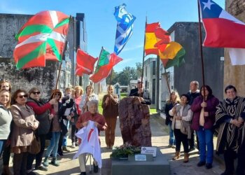 Se rindió homenaje a los inmigrantes fallecidos en el Cementerio local