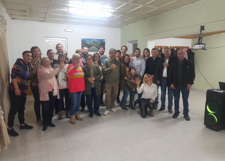 Brindis por el 32 Aniversario de la Sociedad de Fomento de Villa Cacique