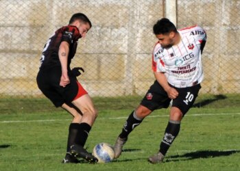 Independiente quedó como único puntero tras vencer por 3 a 2 a Juarense